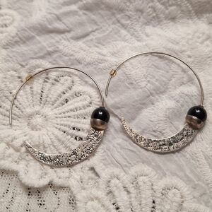 Silpada ☄️Comet Trail Hoop Earrings – Retired Design W1874 Chalcedony Ball Comet